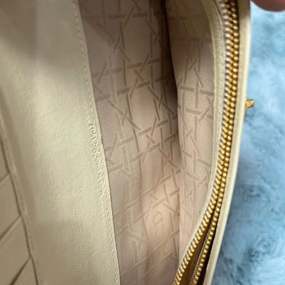 CHRISTIAN DIOR BEIGE PATENT LEATHER CONTINENTAL WALLET - Picture 4 of 15